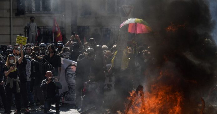 No honeymoon for Macron as thousands protest at May Day rallies in France – POLITICO
